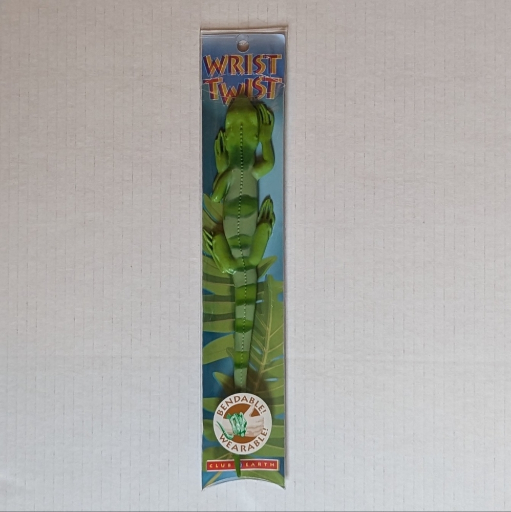 Wrist Twist Bendable Wearable Iguana Bracelet by Club Earth